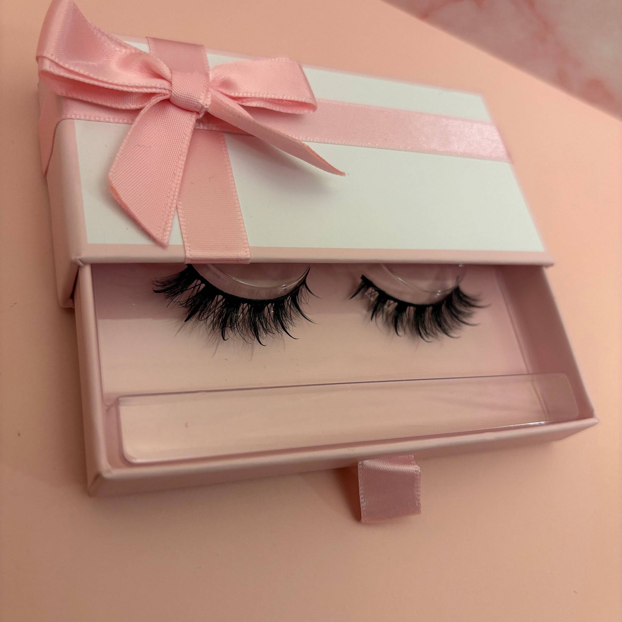 Introducing Coowella: The Lash Strip Inspired by Bold Beauty